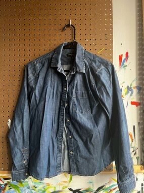 BClassic Denim Button-Up Shirt in Medium Blue